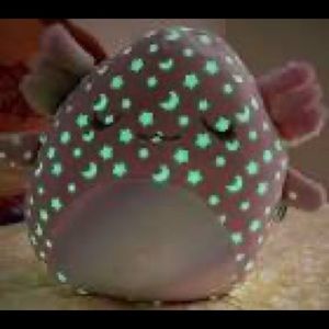 GLOWS IN DARK Cressida the axolotl squishmallows  ! Hard to find NWT.